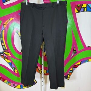 Travel Smart Roundtree & Yorke, Dress Pants. Size 42x29. In excellent condition!